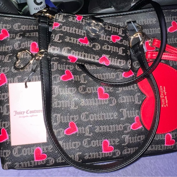 Black and red heart juicy couture tote with two matching wallets - Picture 3 of 4